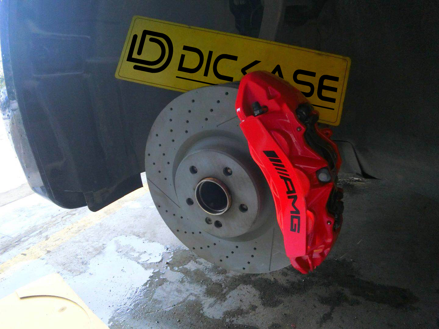 奔馳E300改裝AMG六活塞剎車(chē) 奔馳E300改裝AMG六活塞剎車(chē)