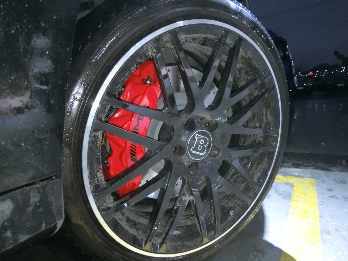 奔馳E300改裝AMG六活塞剎車(chē) 奔馳E300改裝AMG六活塞剎車(chē)