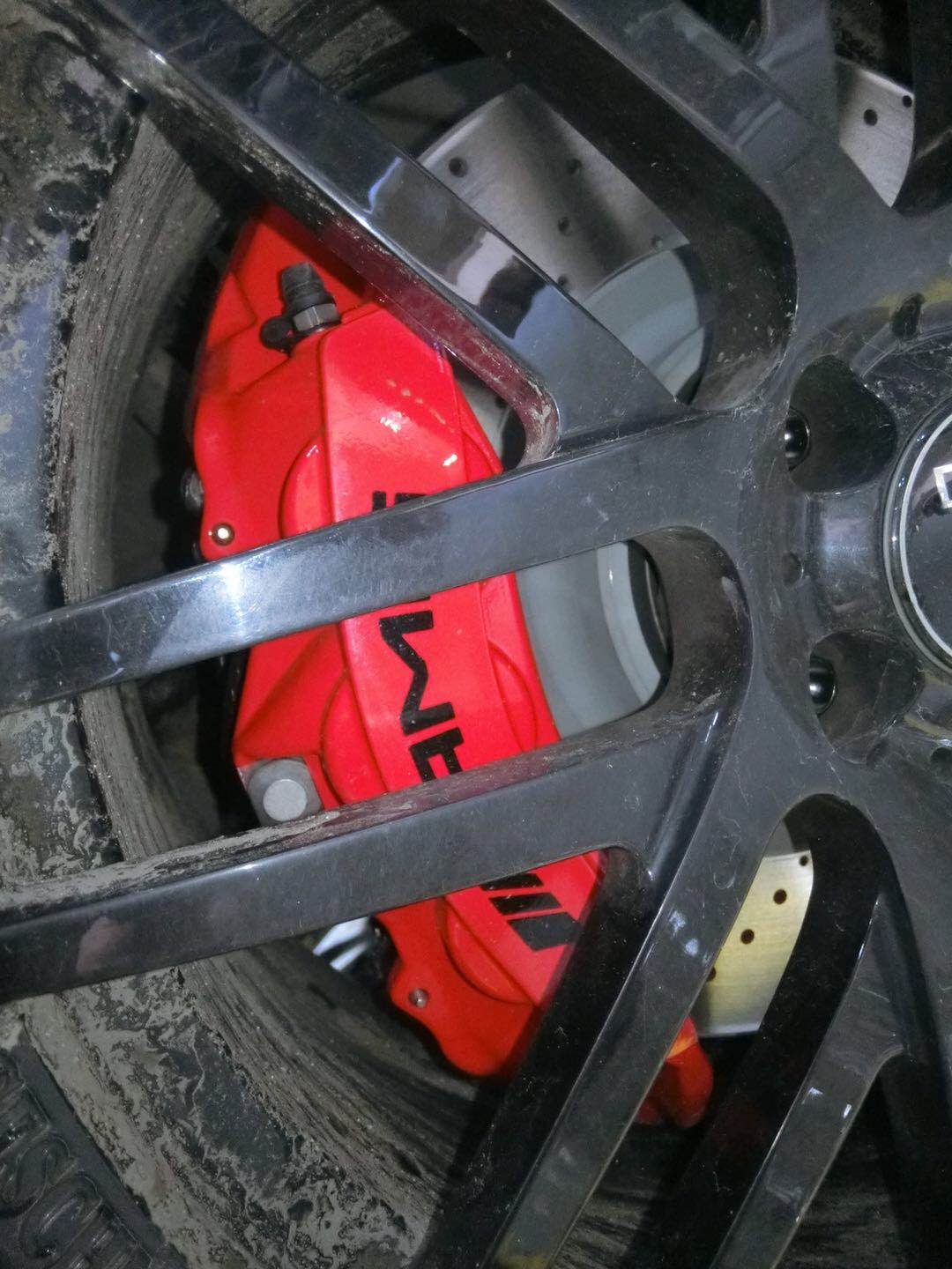 奔馳E300改裝AMG六活塞剎車(chē) 奔馳E300改裝AMG六活塞剎車(chē)